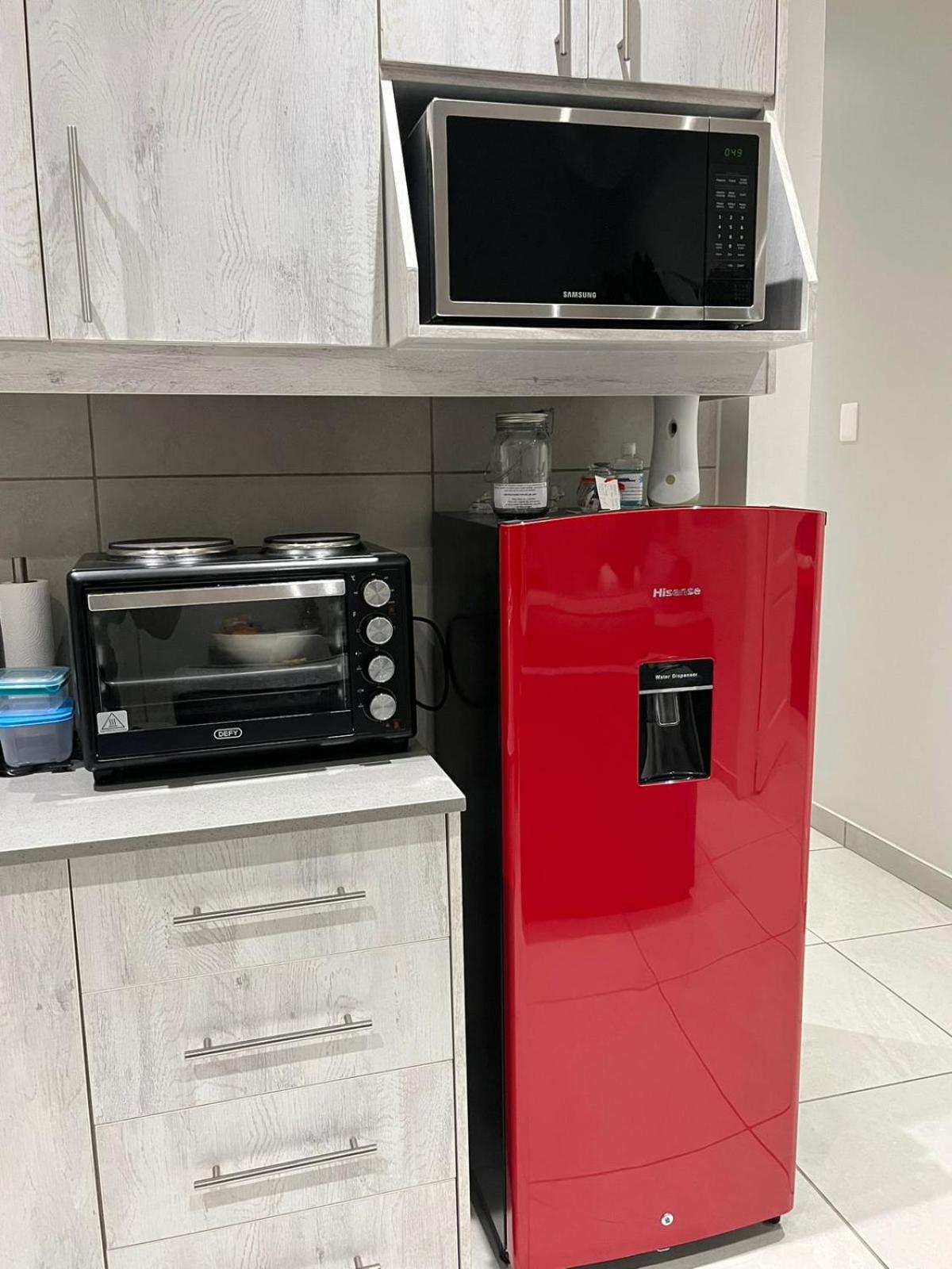 Utopia Guest House Албертън Екстериор снимка